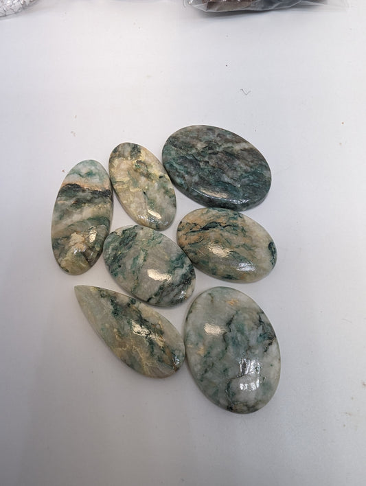 Mariposite - 7pc Cabochon Lot - 120.05cts(24.01g)