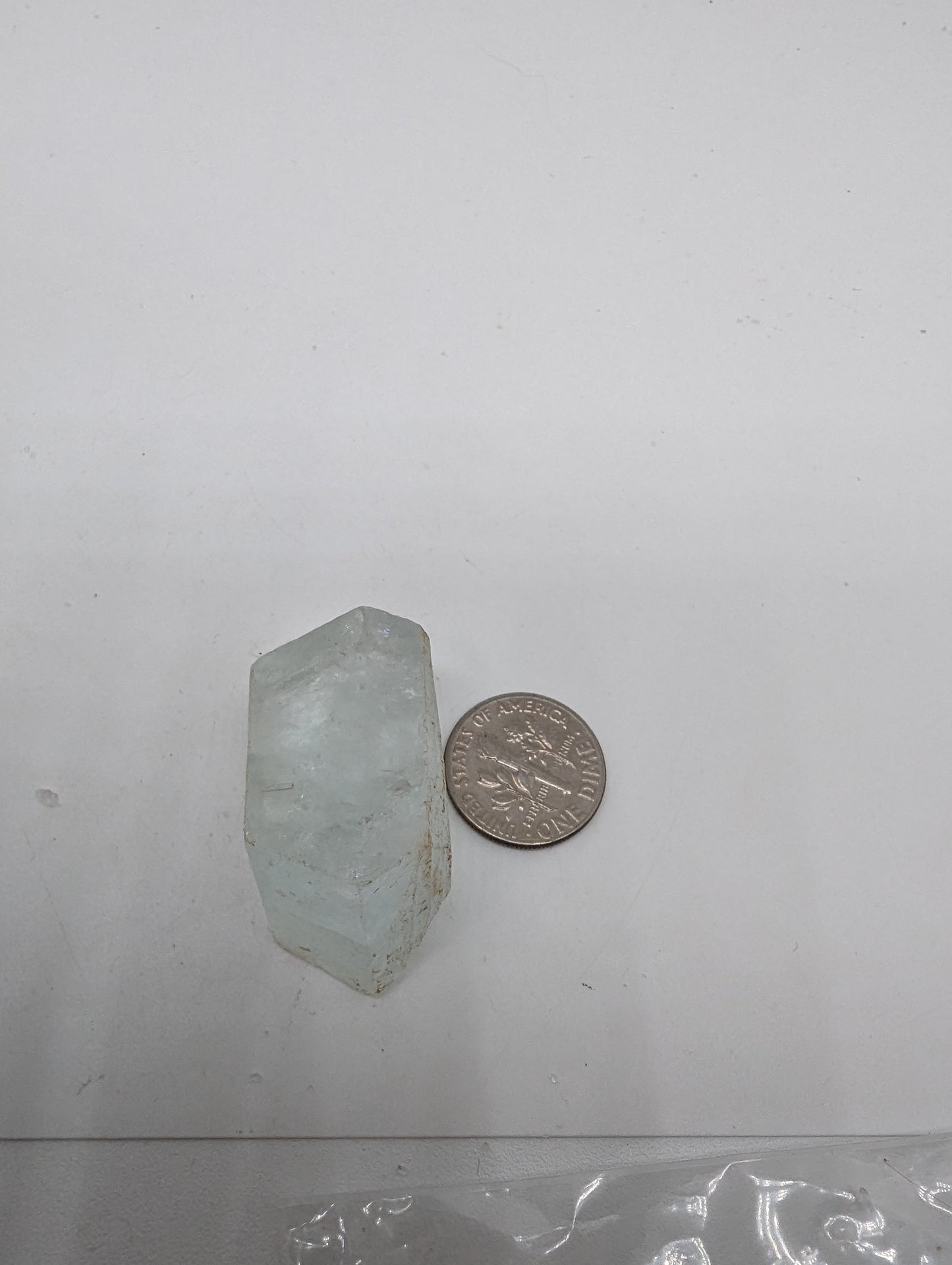 Aquamarine
Crystal - 110.30cts(22.08g) - 
35mm