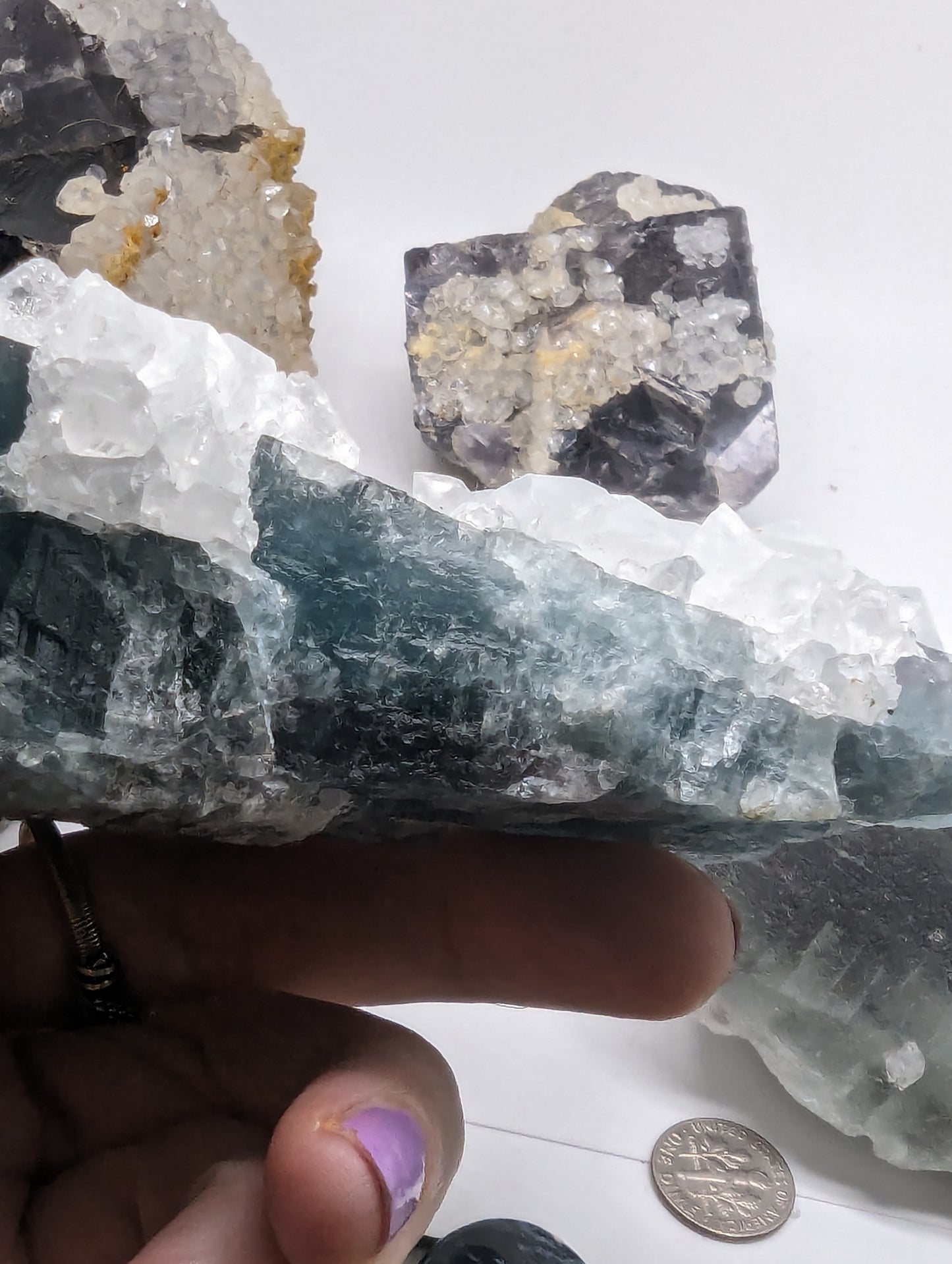 Flourite w/ diamond quartz - 575g