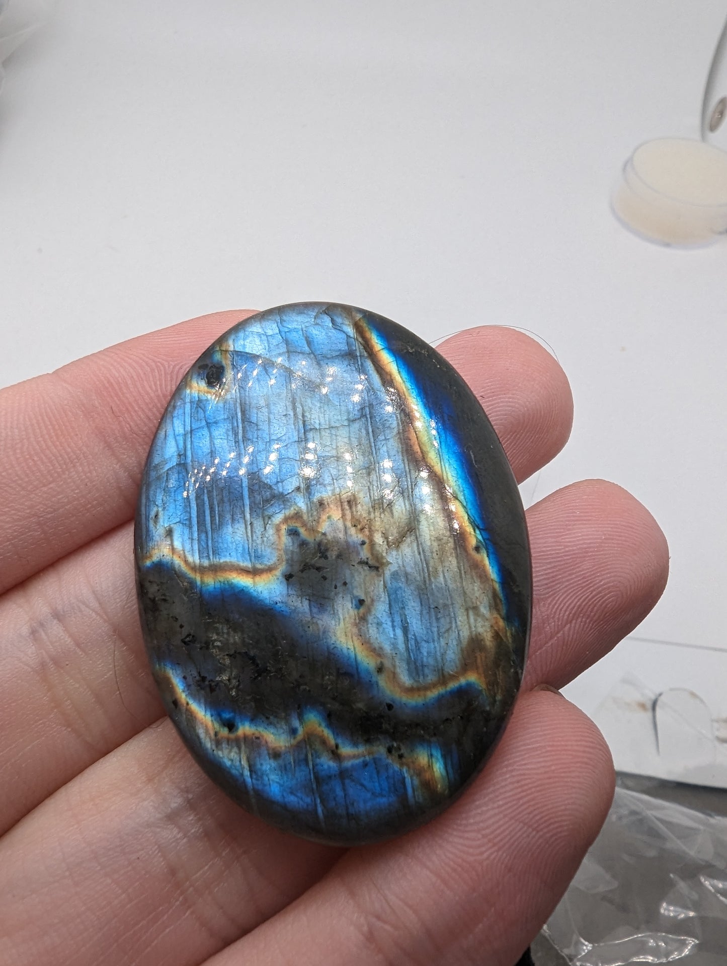 Labradorite - 108.35cts(21.67g) - 
47mm