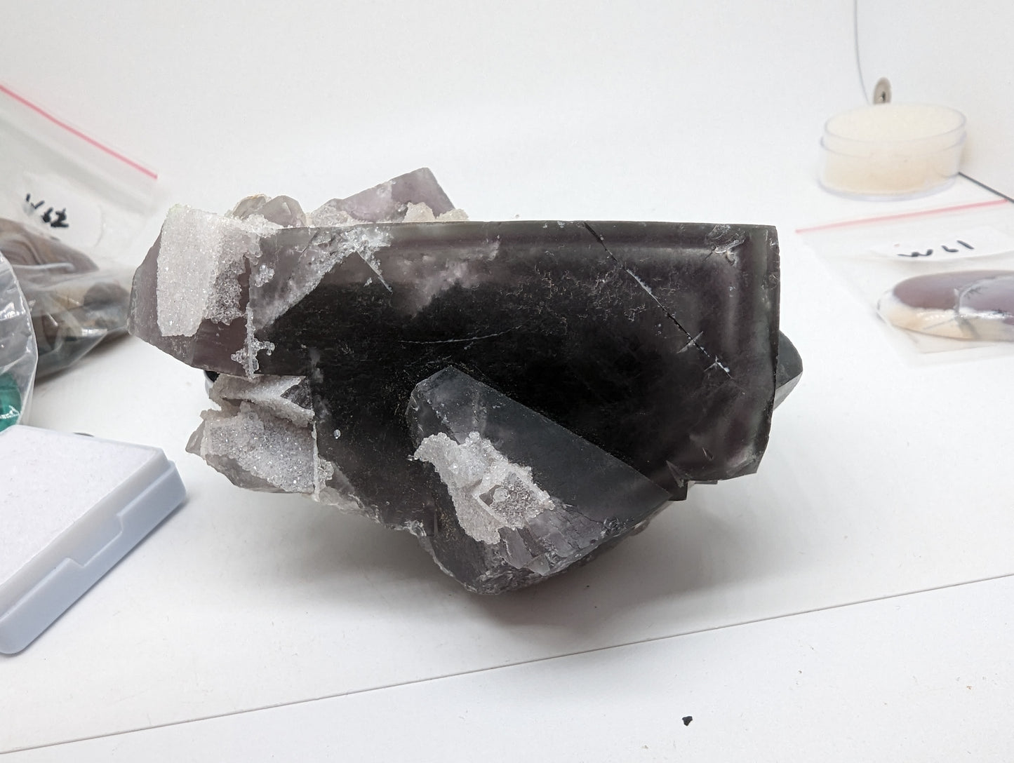 Flourite Specimen - 415g(14.65oz) -
90mm*68mm*52mm