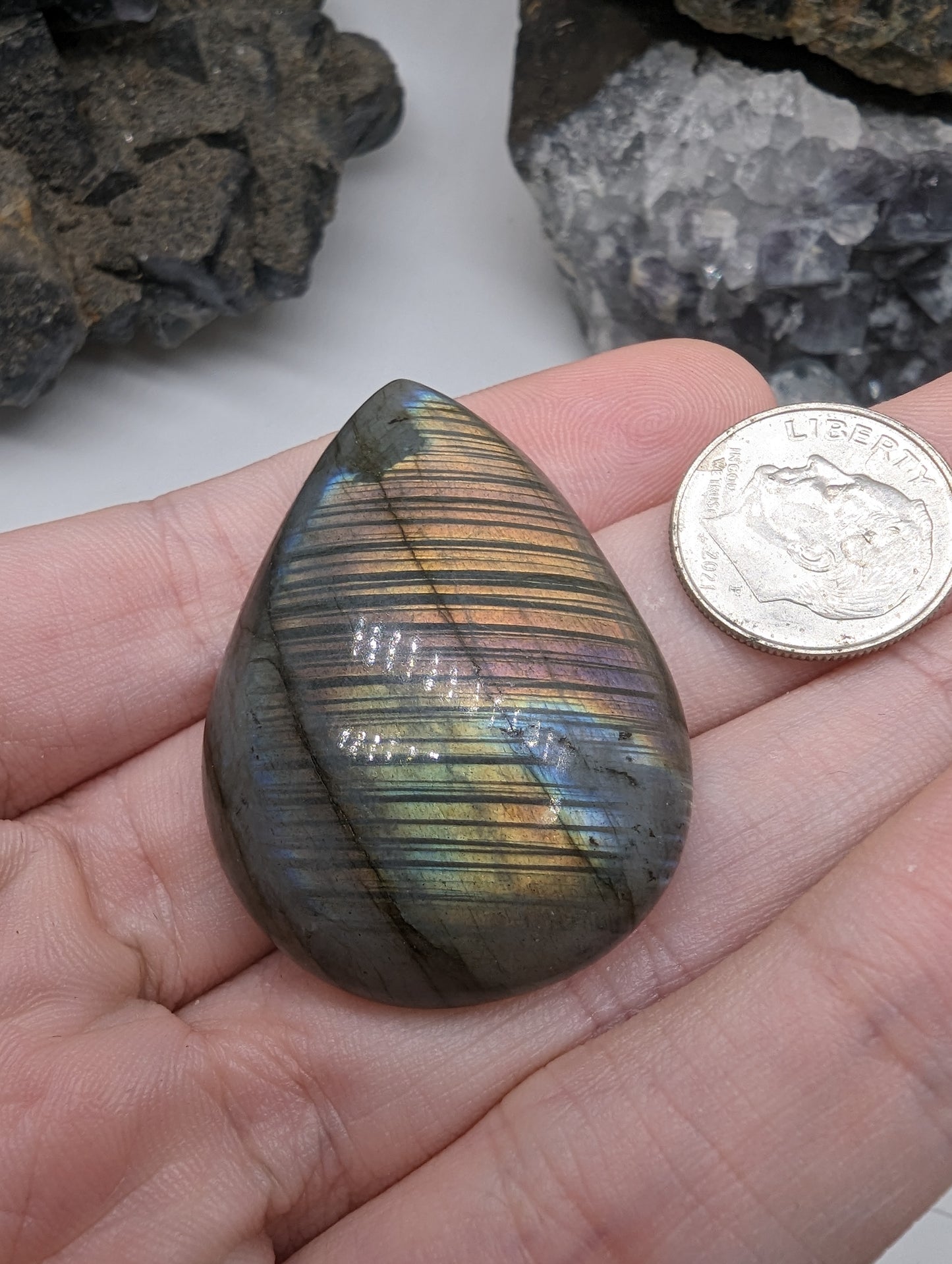 Spectralite(Madagascar)- 
Chatoyant Labradorite - 
Sunset Flash - 
105.65cts(21.13g)- 
50mm