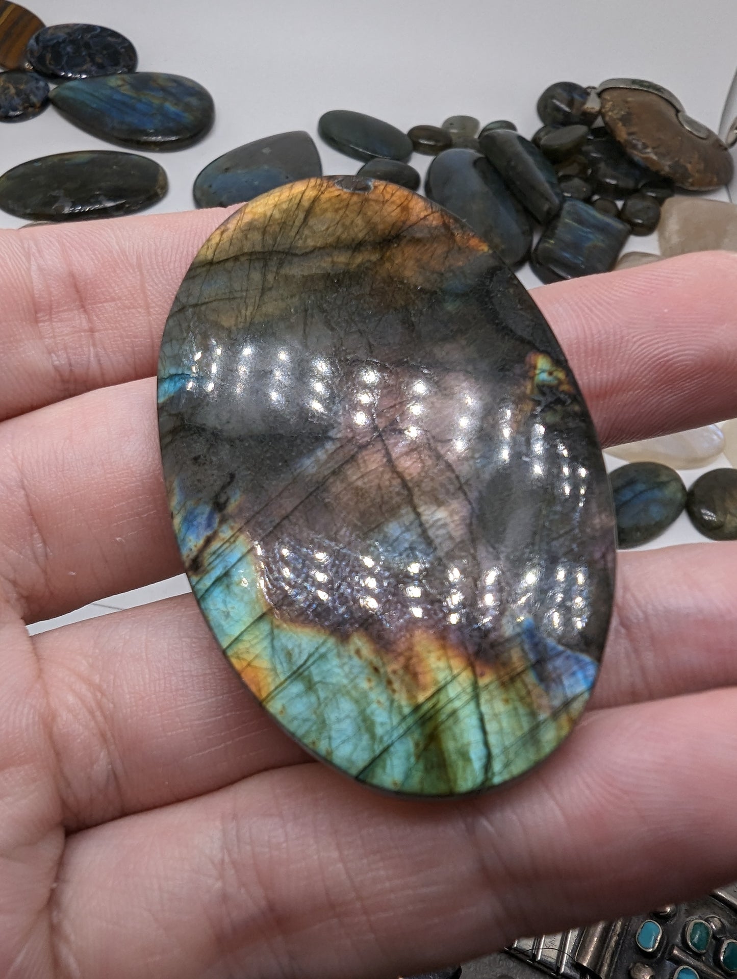 Sunset Flash Labradorite(Madagascar Spectralite) - 143.10cts(28.64g) - 
62mm