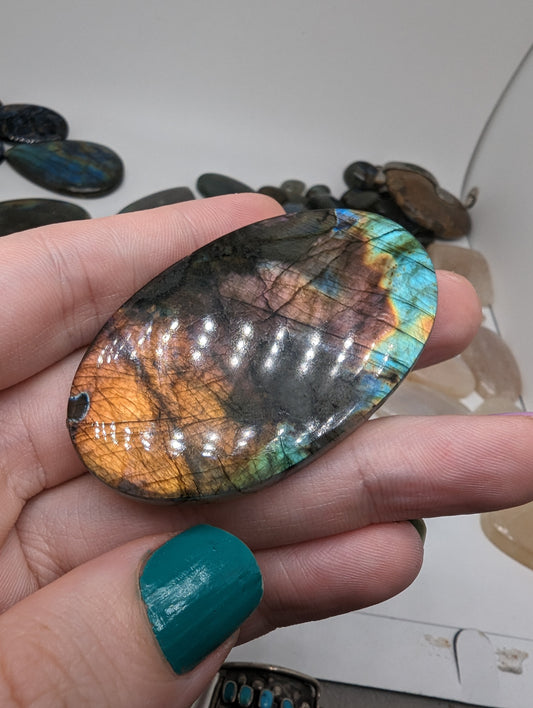 Sunset Flash Labradorite(Madagascar Spectralite) - 143.10cts(28.64g) - 
62mm