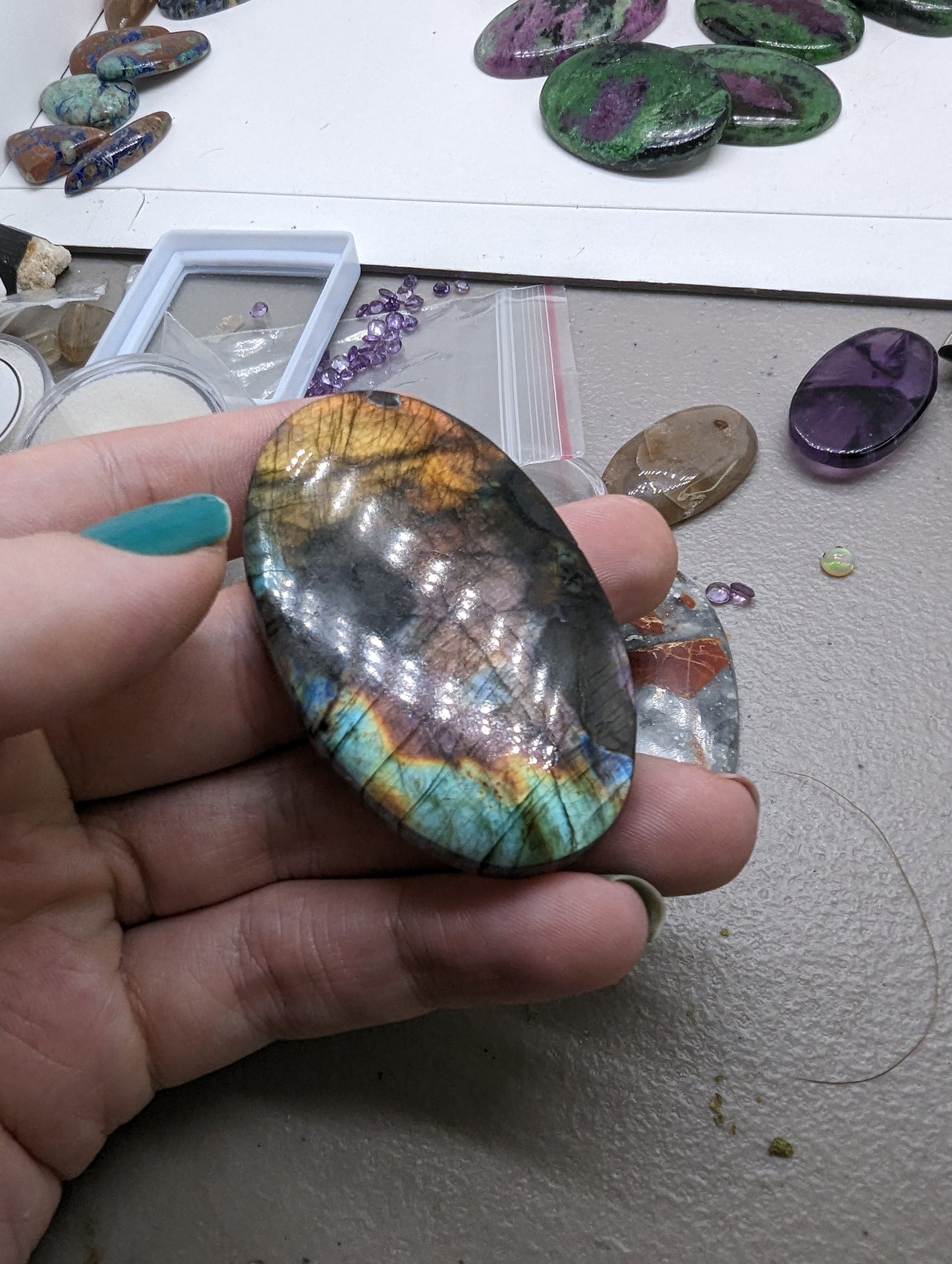 Sunset Flash Labradorite(Madagascar Spectralite) - 143.10cts(28.64g) - 
62mm