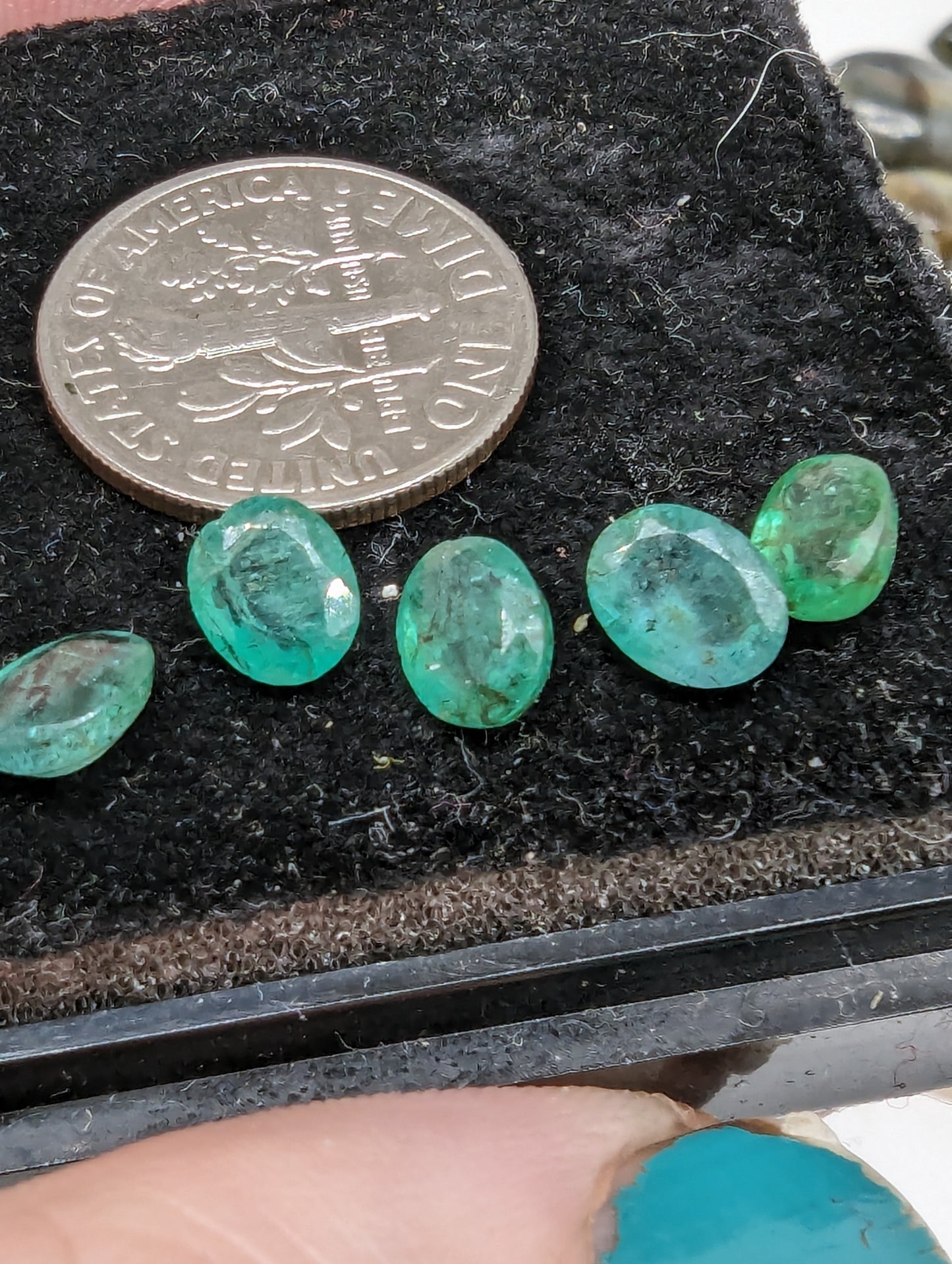 Emerald Facets - 5pcs - 3.65cts
- 6mm*4mm ovals - Blue-green