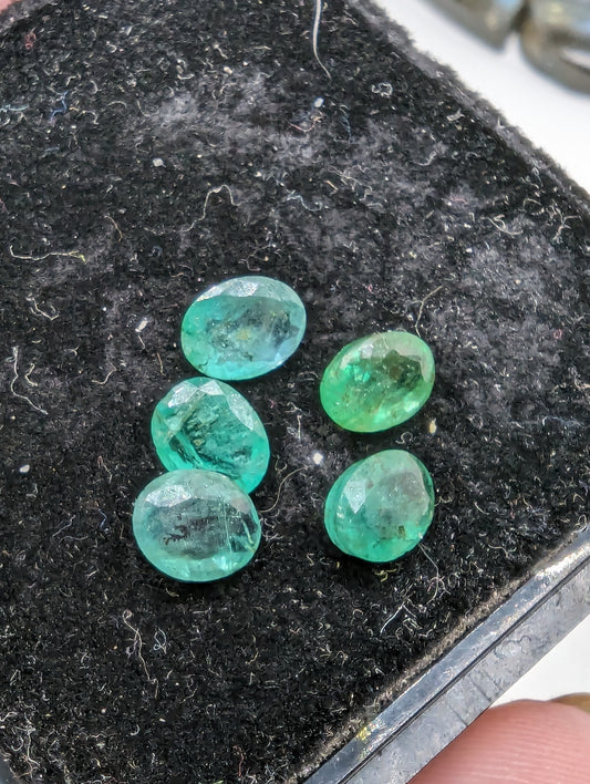 Emerald Facets - 5pcs - 3.65cts
- 6mm*4mm ovals - Blue-green