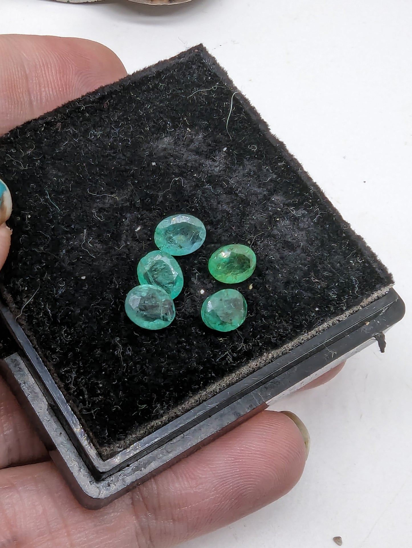 Emerald Facets - 5pcs - 3.65cts
- 6mm*4mm ovals - Blue-green