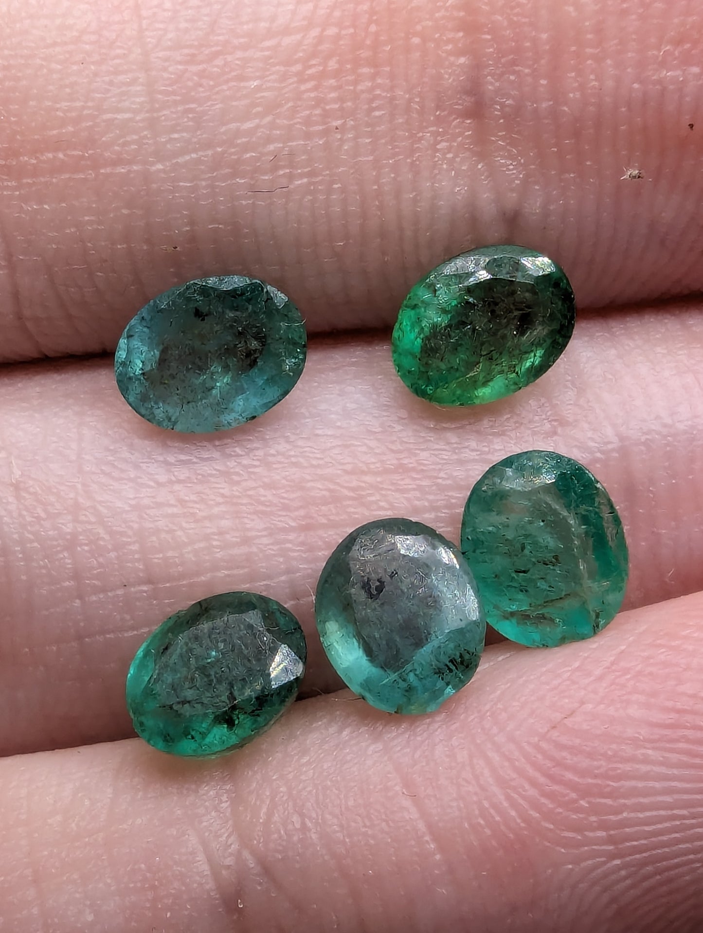 Emerald Facets - 5pcs - 3.65cts
- 6mm*4mm ovals - Blue-green