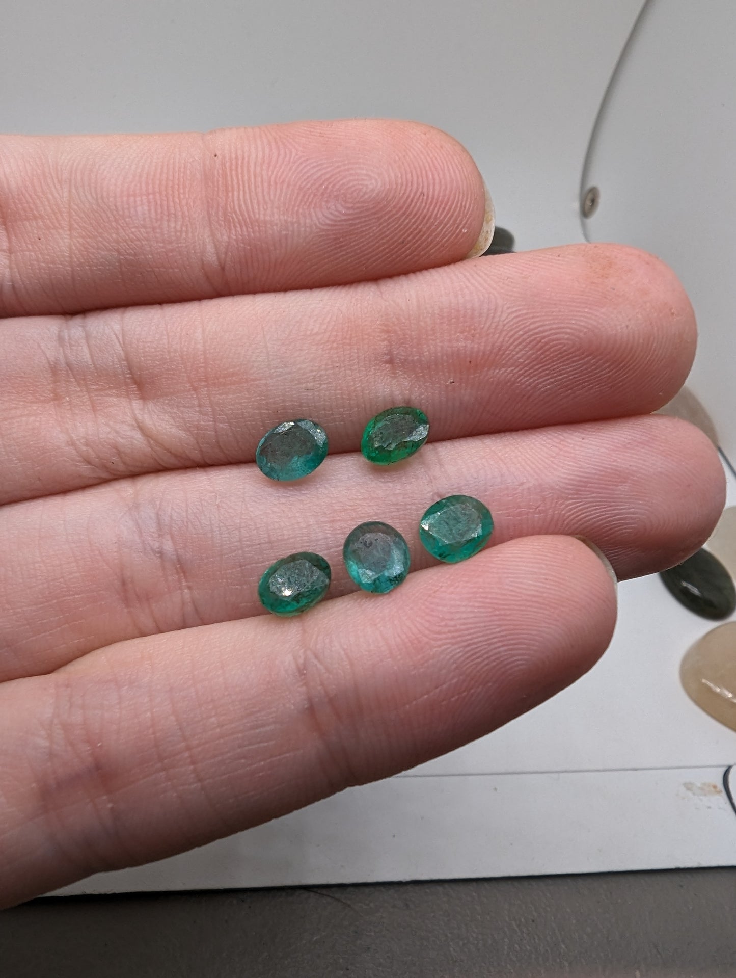 Emerald Facets - 5pcs - 3.65cts
- 6mm*4mm ovals - Blue-green