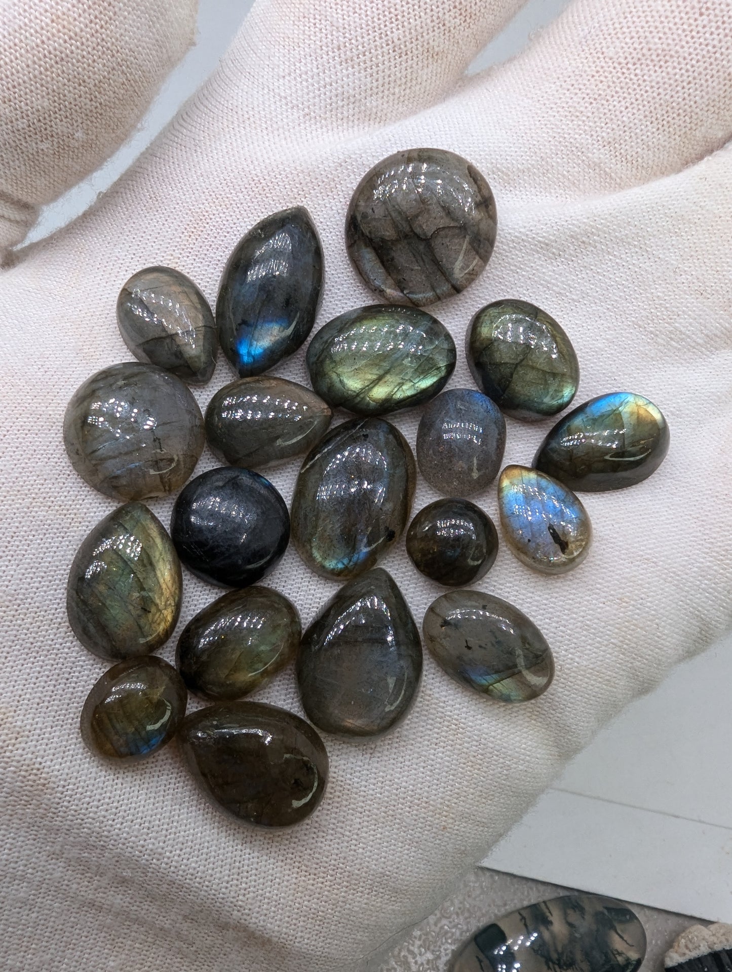 Labradorite Cabochon Lot -  20pcs - 131.7cts(26.34g) - Jewelry Sized - Rainbow Flash - V54