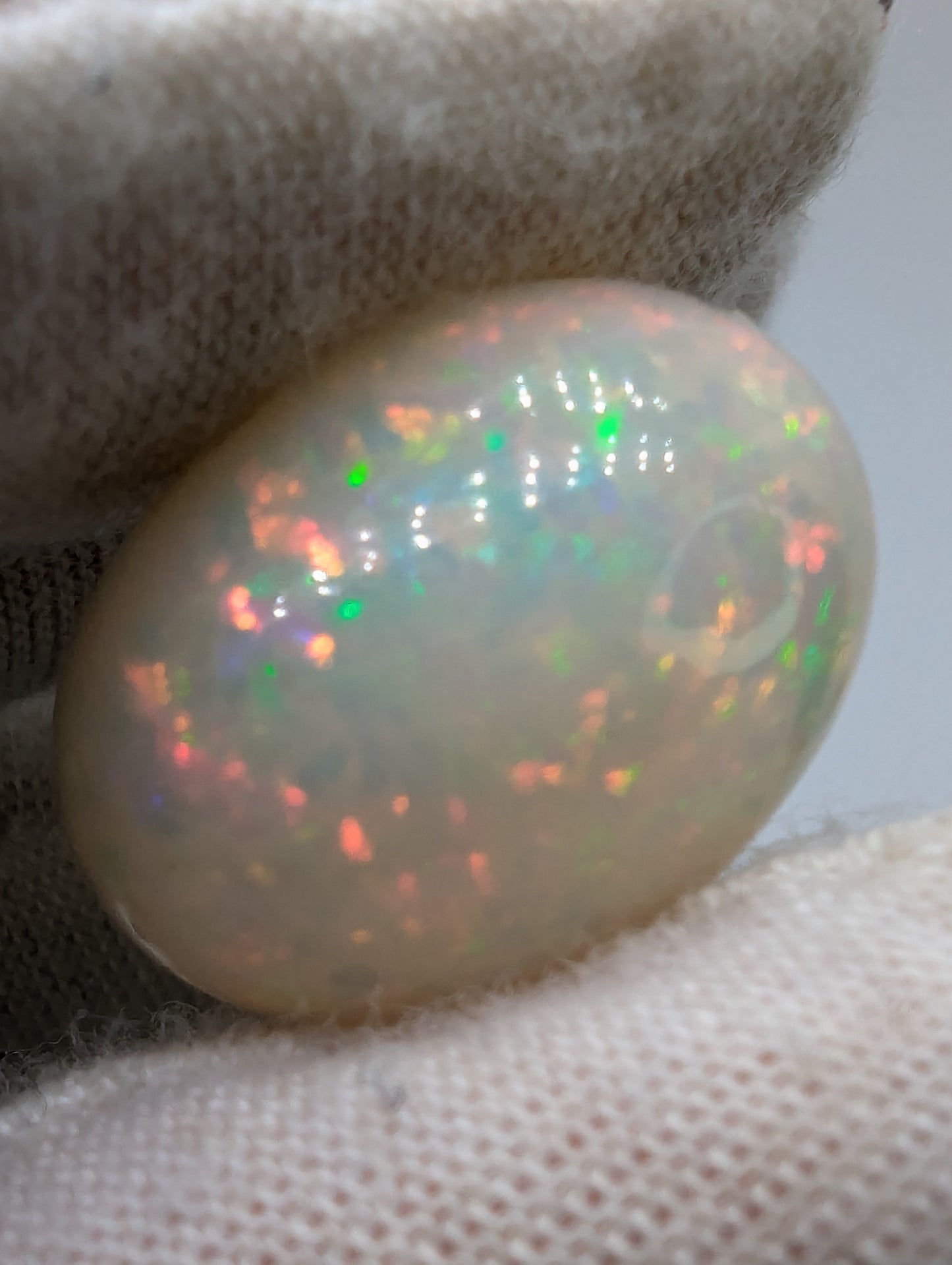 Ethiopian Welo Opal Cab - Oval  -  19*14mm - 11.5cts - OPP10