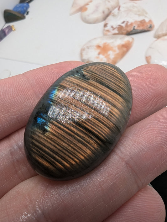 Sunset Labradorite Cabochon - Chatoyant Orange - Oval - 68.60cts(13.73g) - 38*25*9mm - V68c