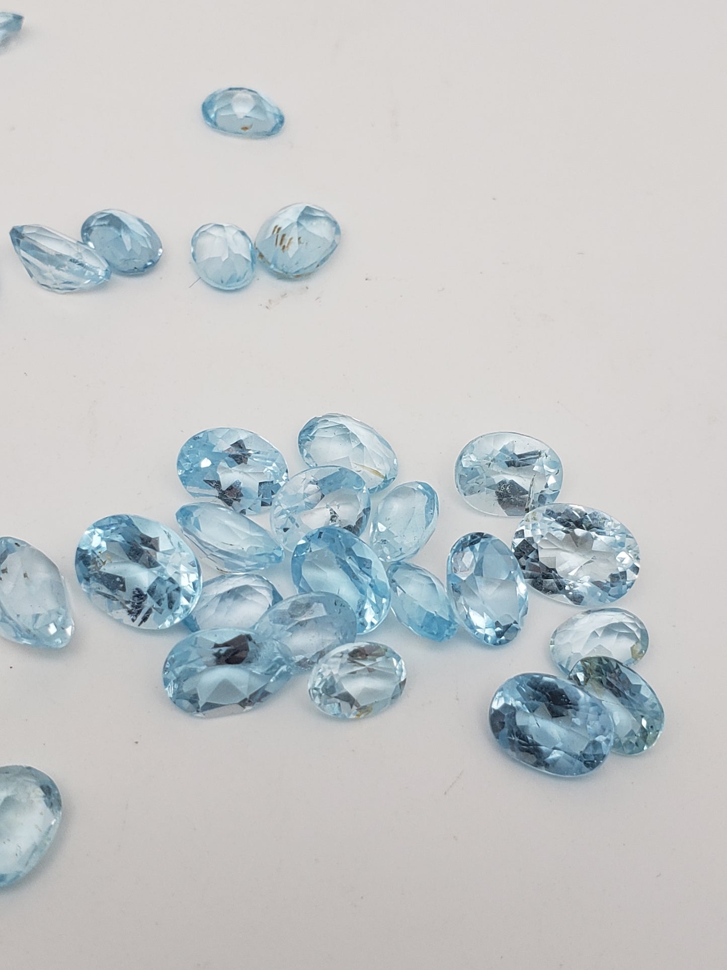 Swiss Blue Topaz Facets - Ovals - Brilliant Blue - 1-2.5 carats per piece