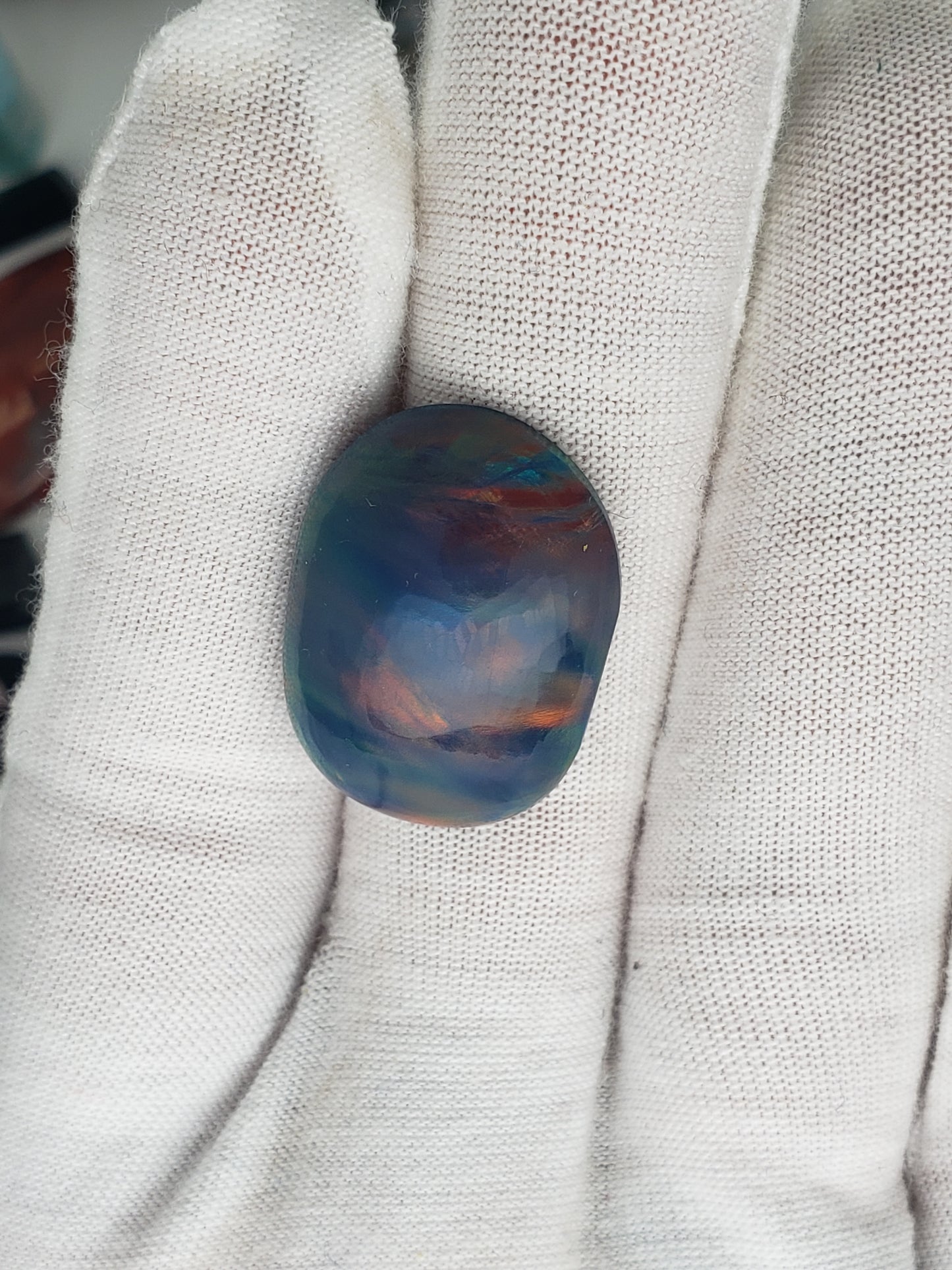 Aurora Opal (Dan Omen cut) 14.7 carat - oval medium dome - 27.4mm