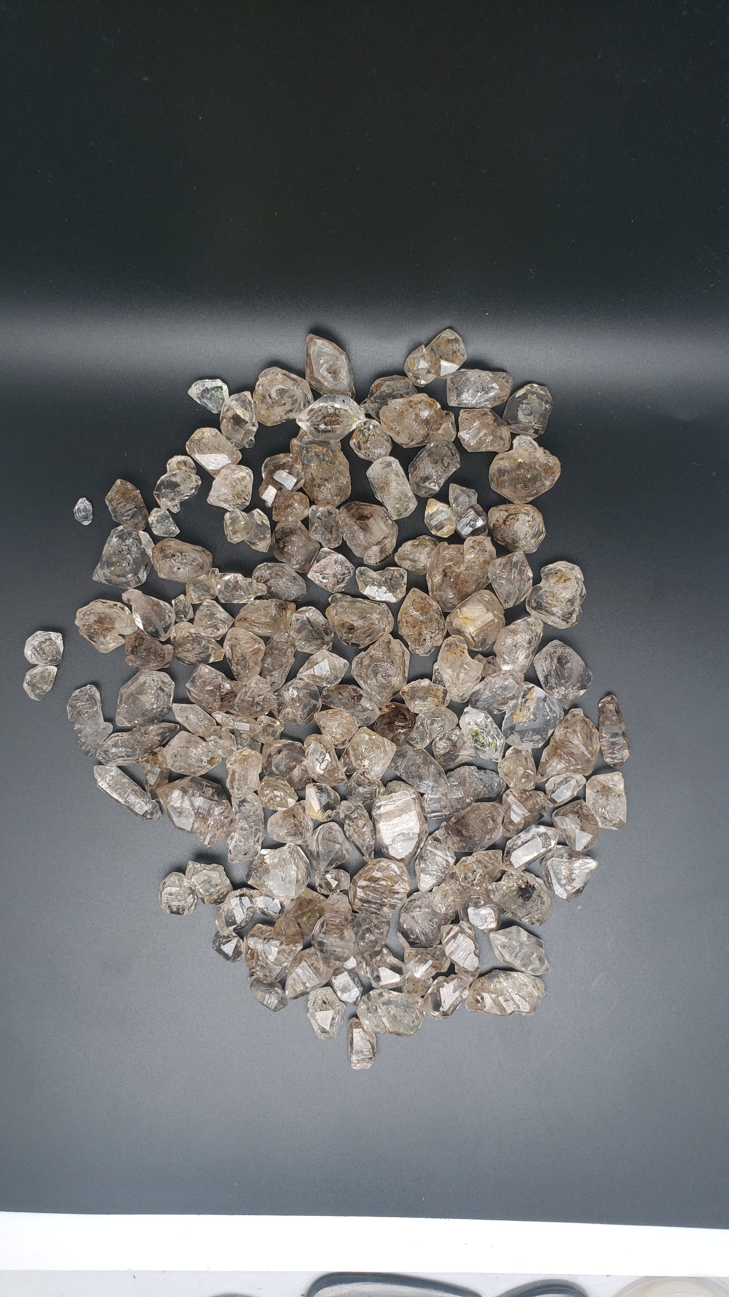 Petroleum Quartz Diamonds - Large Size - UV Reactive Crystals - Perfect for Jewelry or Collecting