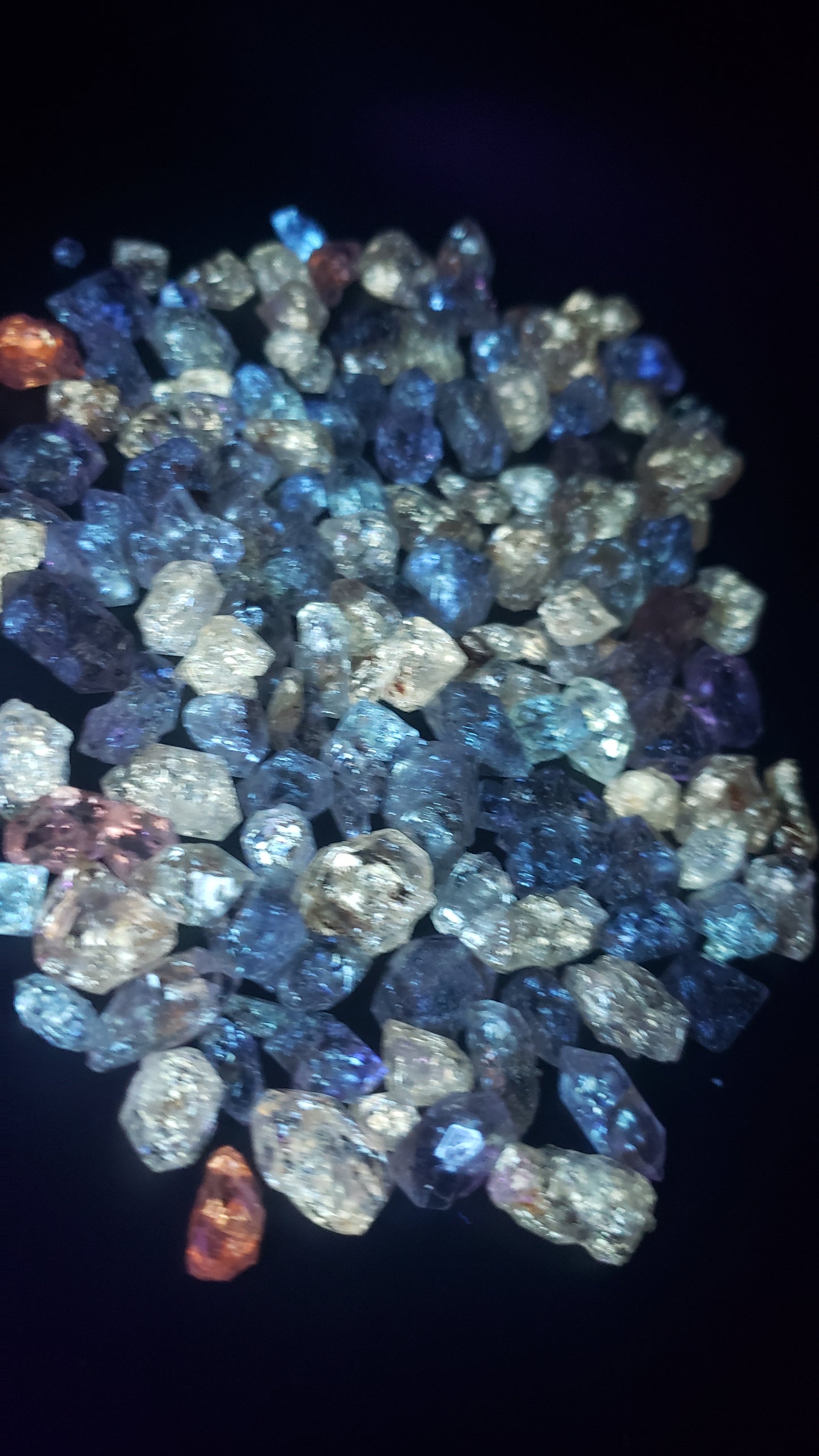 Petroleum Quartz Diamonds - Large Size - UV Reactive Crystals - Perfect for Jewelry or Collecting